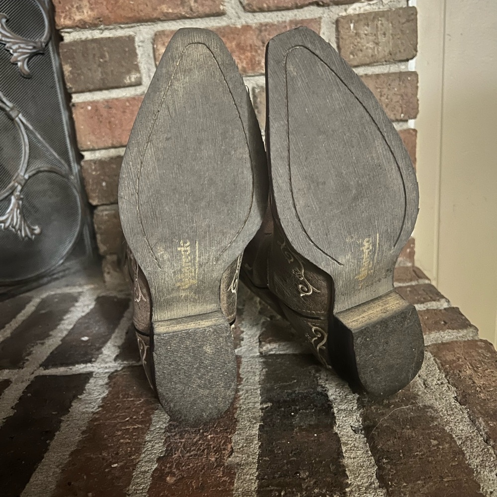 Laredo Brown Embroidered Leather Western Heeled Boots - Picture 2 of 3
